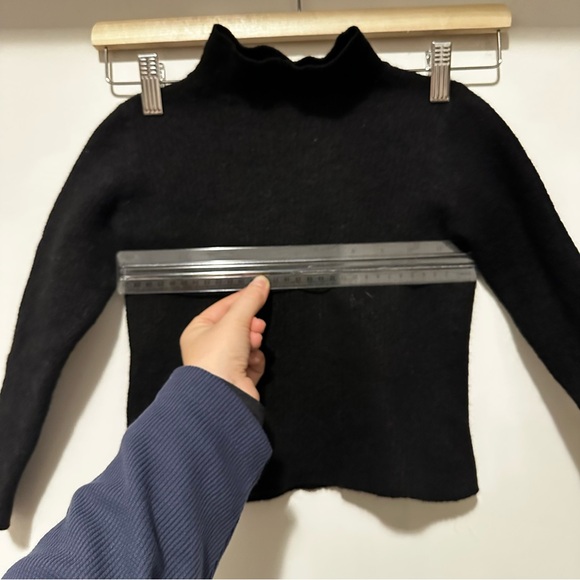 Halston 100% Extra Fine Merino Wool Black Turtleneck Sweater XS - Picture 5 of 8